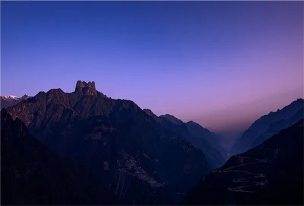 怒江會(huì)議旅游：來福貢觀山看水，聽雨聲