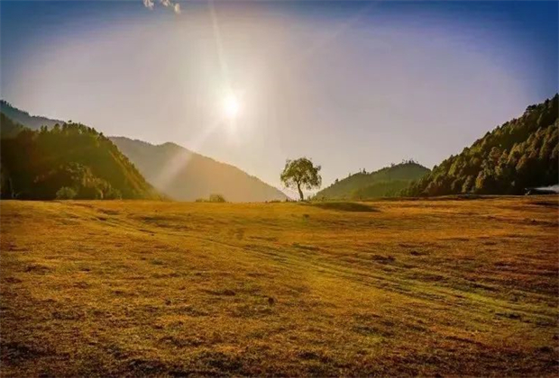 怒江會(huì)議旅游：初冬時(shí)分，沉醉于怒江的山光水色